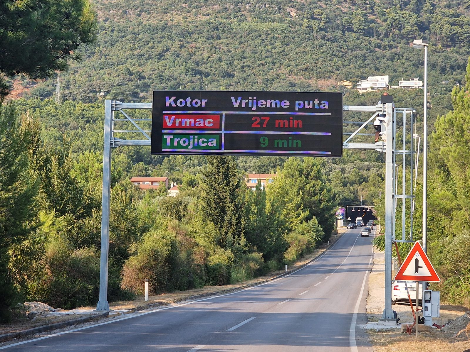 Variable message sign with travel times
