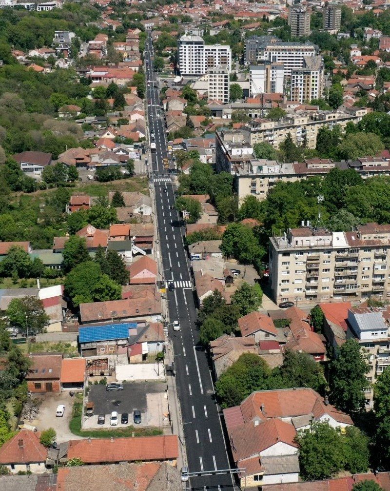 Aerial view of Tošin bunar after the reversible lane system was introduced